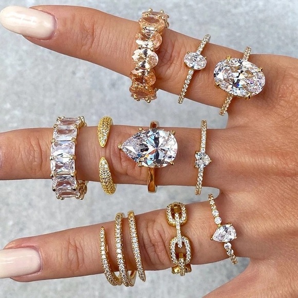 9TCW AAA CZ Oval Cut Eternity Wedding Band Ring - Picture 12 of 16